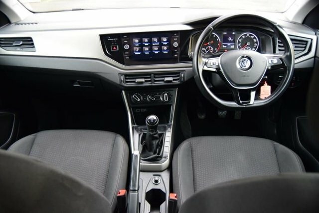 Volkswagen Polo Match Red #8