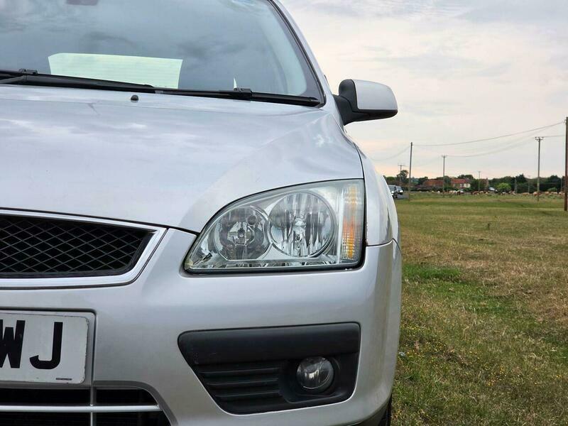 Ford Focus 1.6 Ghia Silver #2