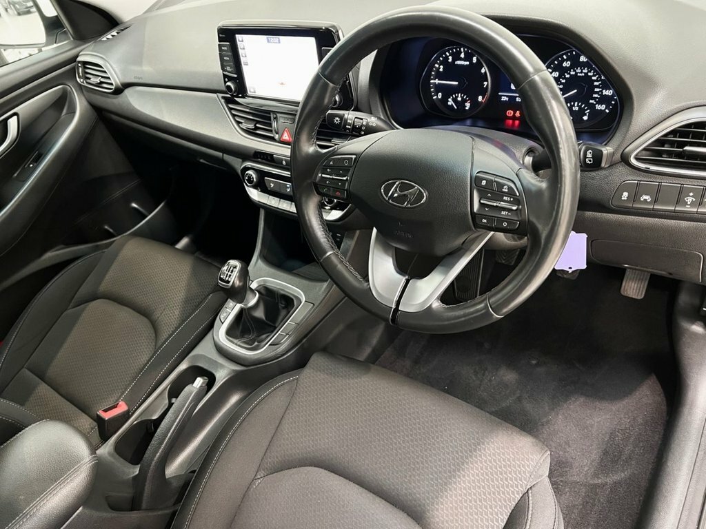 Hyundai I30 1L Se Nav White #4