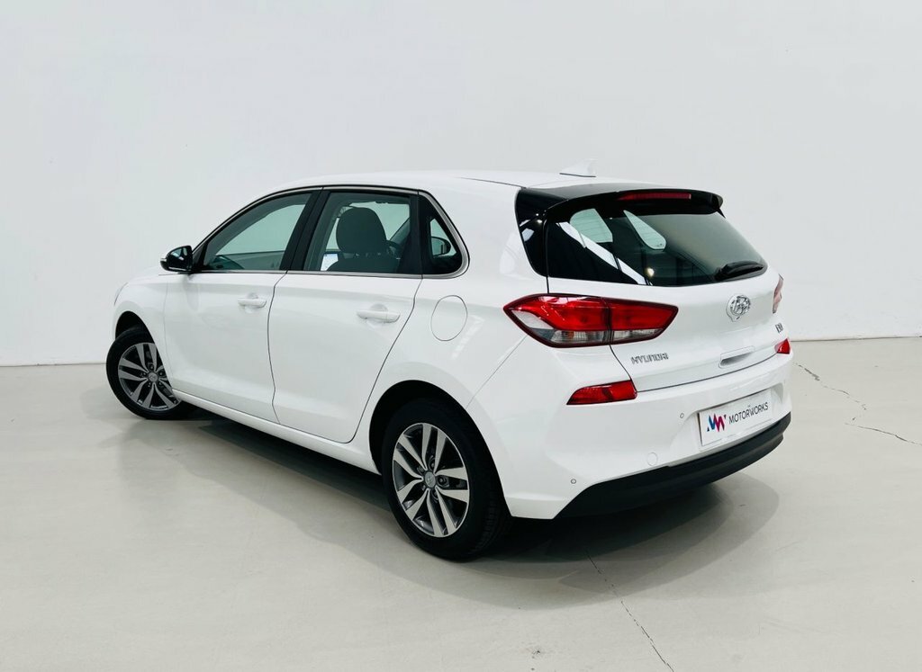 Hyundai I30 1L Se Nav White #3