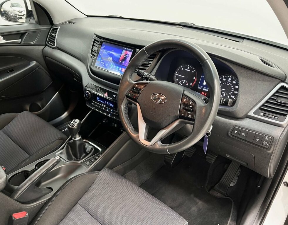 Hyundai Tucson 1.7L Se Nav White #4