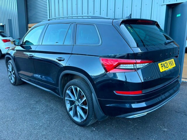 Skoda Kodiaq 2021 1.5 Tsi Act Sportline Suv Dsg Euro Black #4