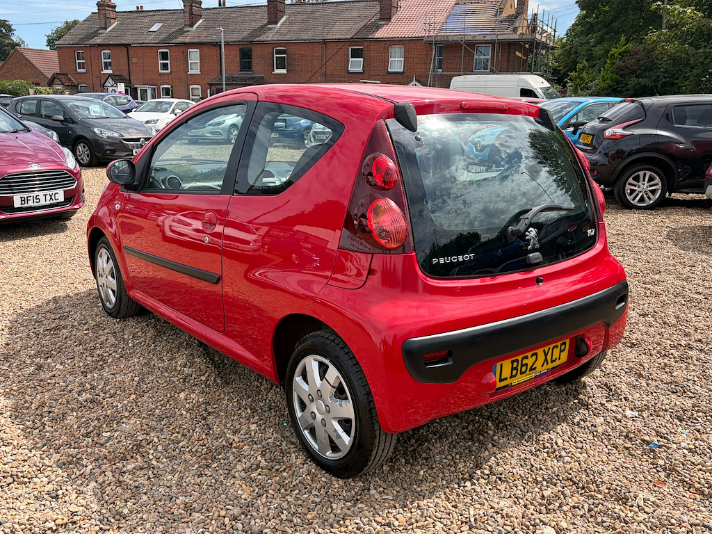 Peugeot 107 1.0 L Active Red #5