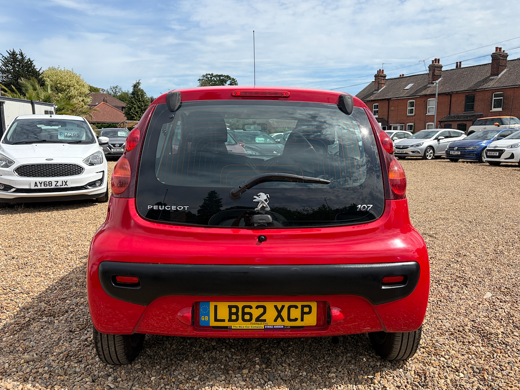 Peugeot 107 1.0 L Active Red #6