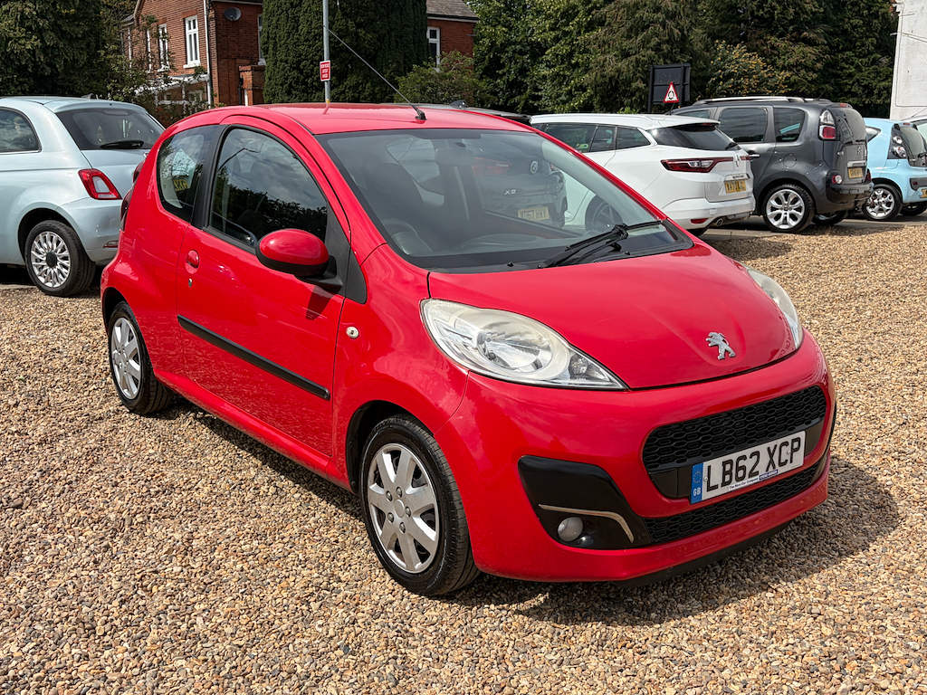 Peugeot 107 1.0 L Active Red #2