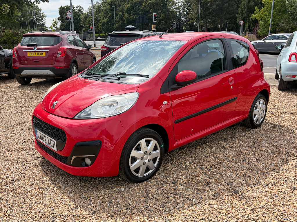 Peugeot 107 1.0 L Active Red #4