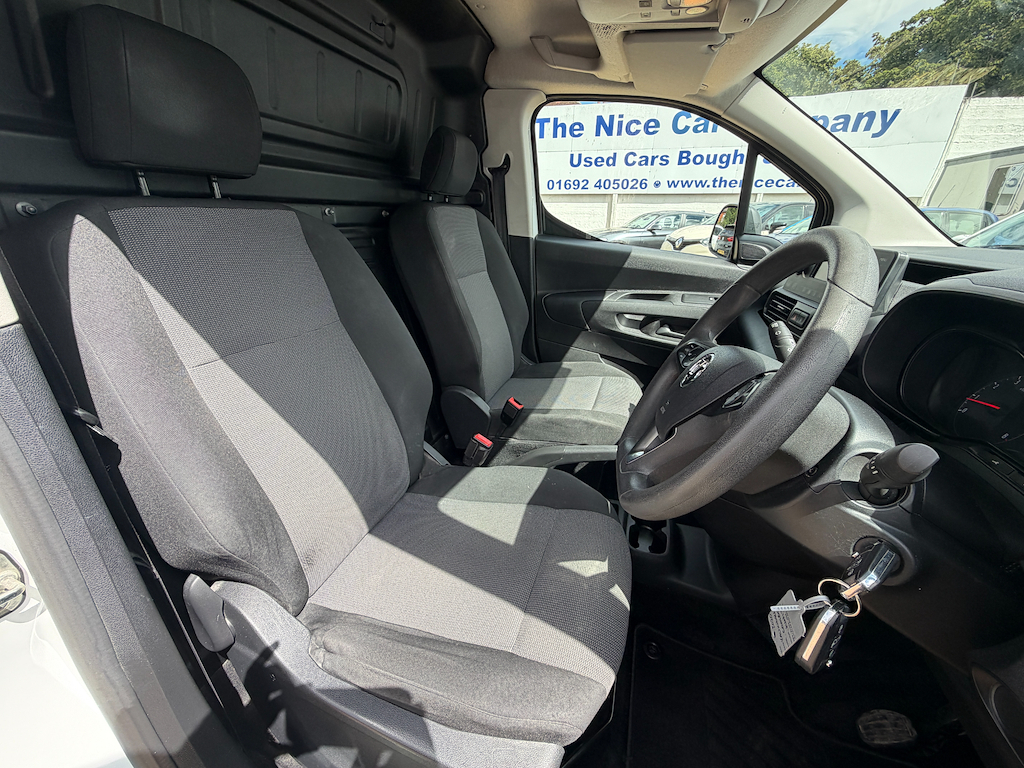 Vauxhall Combo 2300 1.5 Turbo D 100Ps H1 Sportive Van White #14