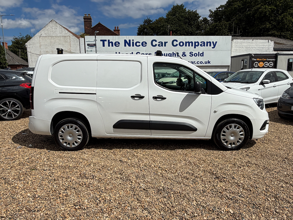 Vauxhall Combo 1.5 L L2h1 2300 Sportive Ss White