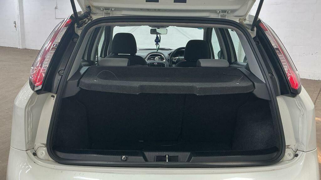 Fiat Punto Hatchback 1.2 Punto 5-Door 199 Es5p69cv 1200 2012 White #13
