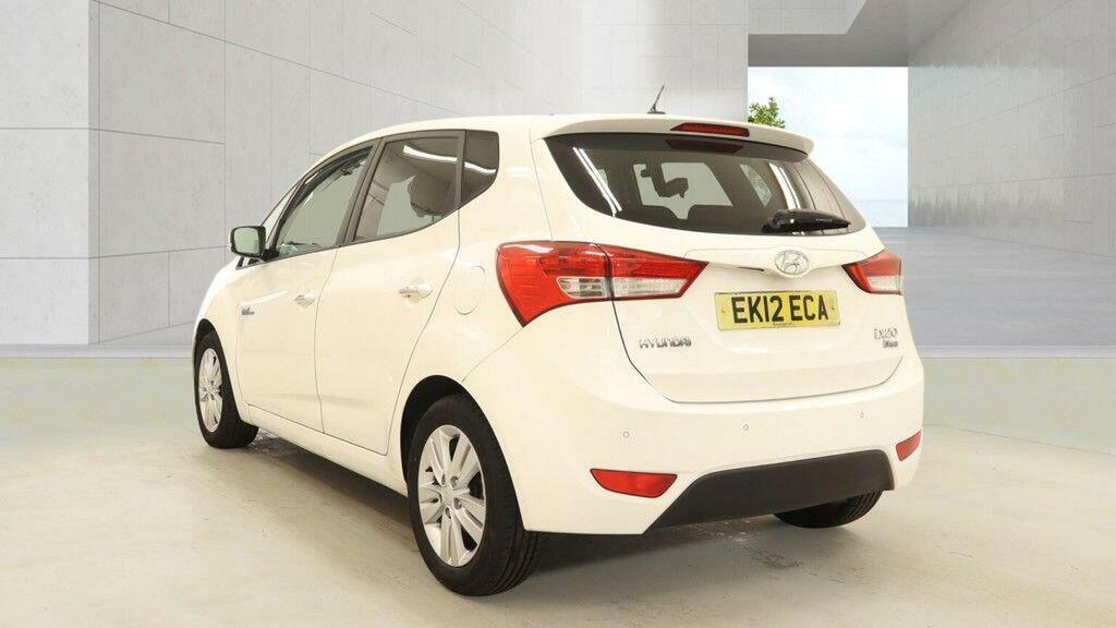 Hyundai Ix20 1.6 Crdi Style Euro 5 Ss White #4