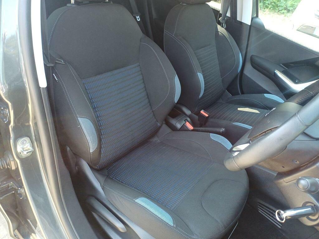 Peugeot 208 Active Silver #10