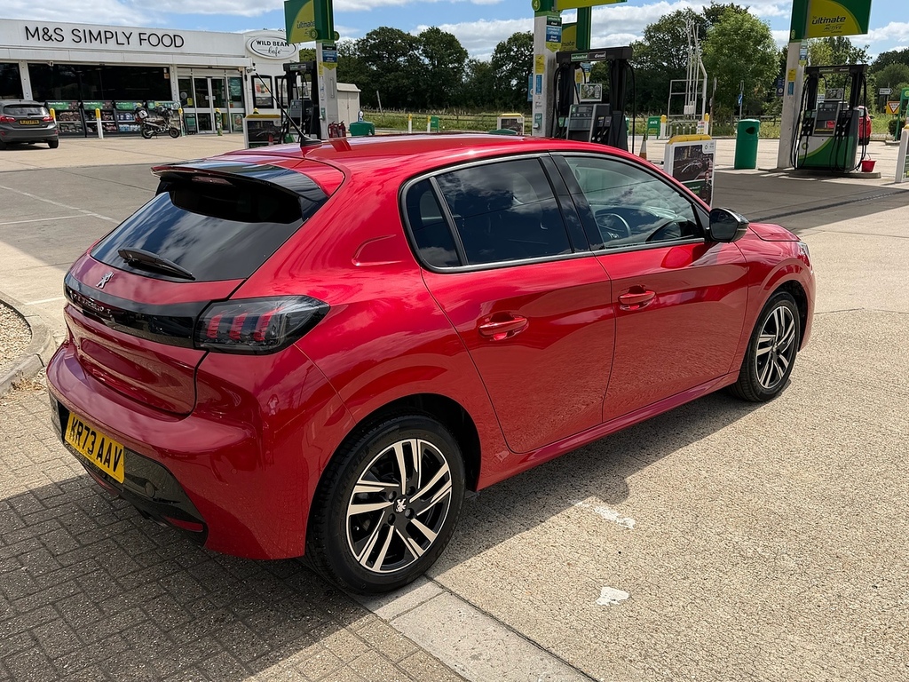 Peugeot 208 1.2 Puretech Allure Premium Hatchback Red #5