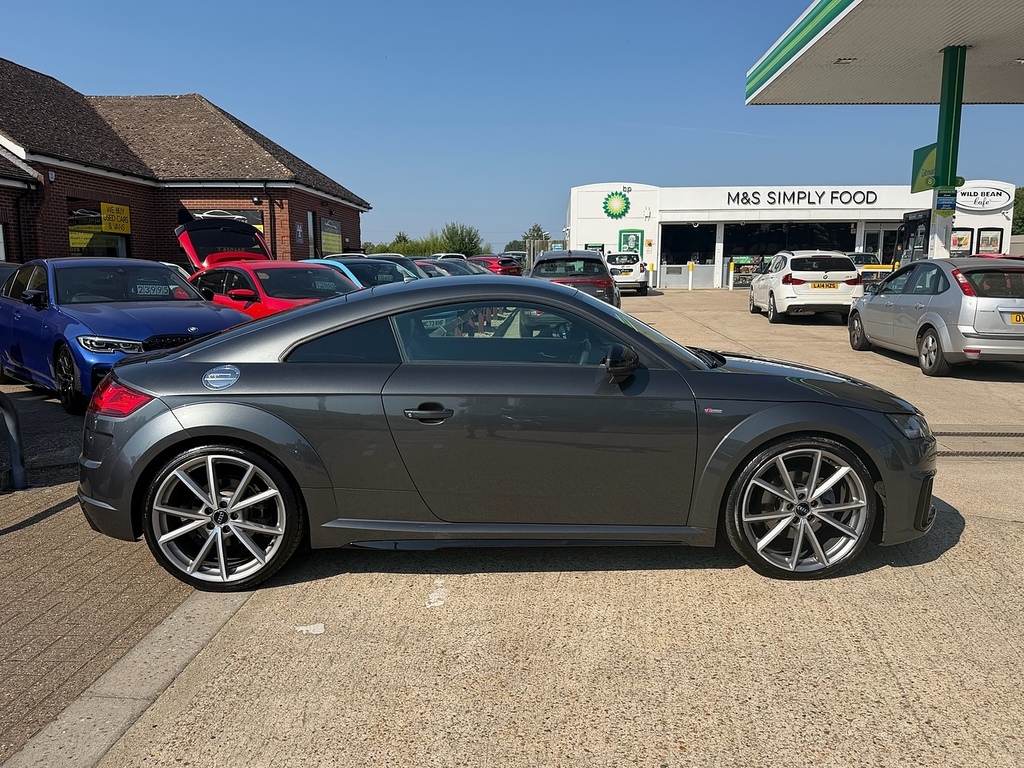 Audi TT Tfsi Black Edition Coupe 2.0 FT21KRJ Grey #2