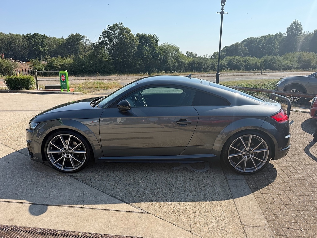 Audi TT Tfsi Black Edition Coupe 2.0 FT21KRJ Grey #5