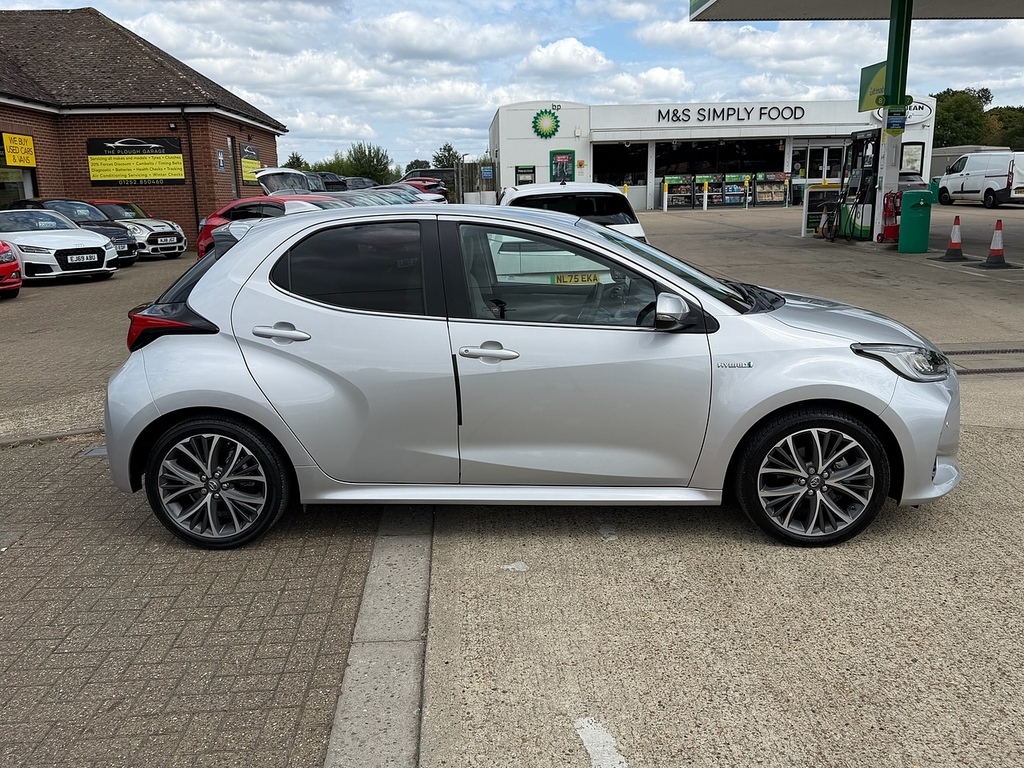 Toyota Yaris 1.5 Vvt-h Excel Hatchback Hybrid E-cvt LT70KLA Silver #4