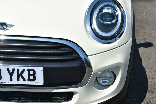 Mini Hatch Cooper Hatchback MV68YKB White #5