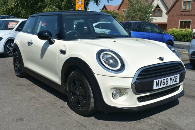 Mini Hatch Cooper Hatchback MV68YKB White #2