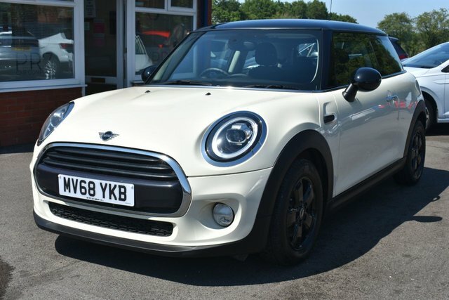 Mini Hatch Cooper Hatchback White