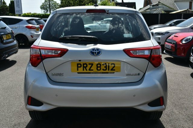 Toyota Yaris Vvt-h Icon Tech Hatchback PRZ8312 Silver #5