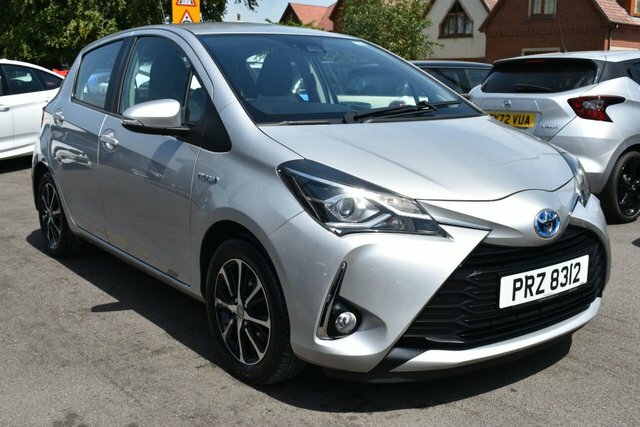 Toyota Yaris Vvt-h Icon Tech Hatchback PRZ8312 Silver #2