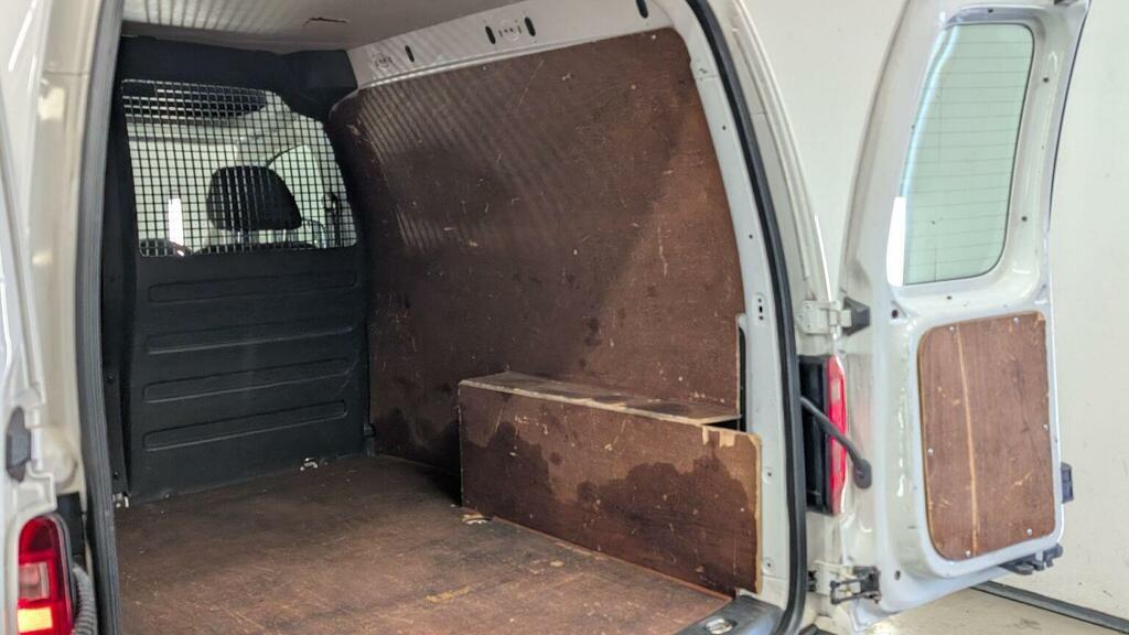 Volkswagen Caddy Mpv White #57
