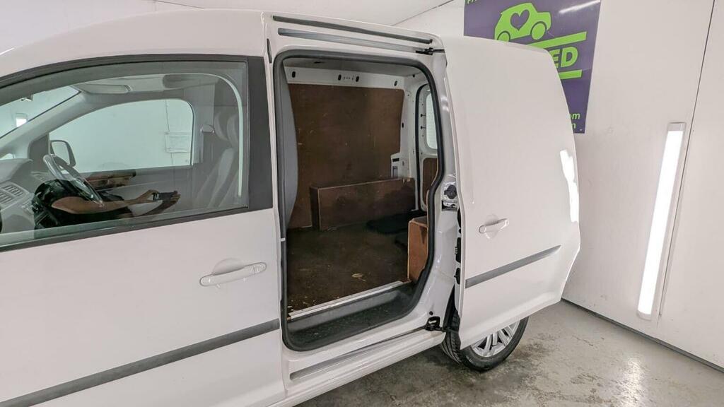 Volkswagen Caddy Mpv White #80