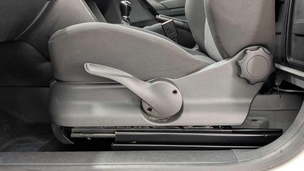 Volkswagen Caddy Mpv White #63