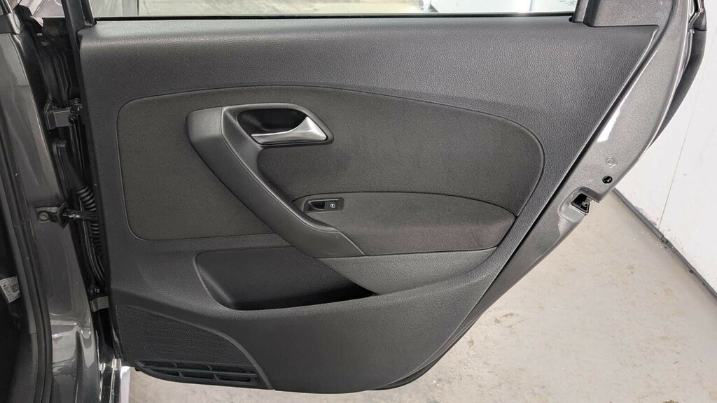 Volkswagen Polo Sel Black #40