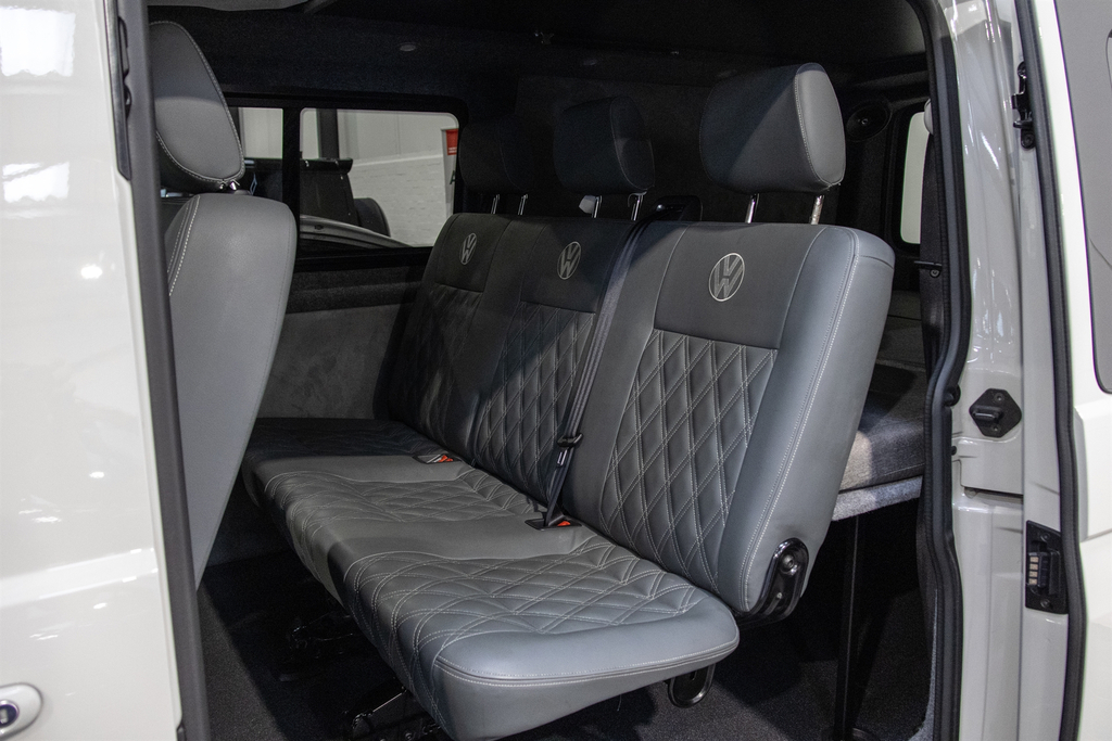 Volkswagen Transporter T32 Kombi Highline Swb 204 Ps 2.0 Tdi 7Sp Dsg Black #32