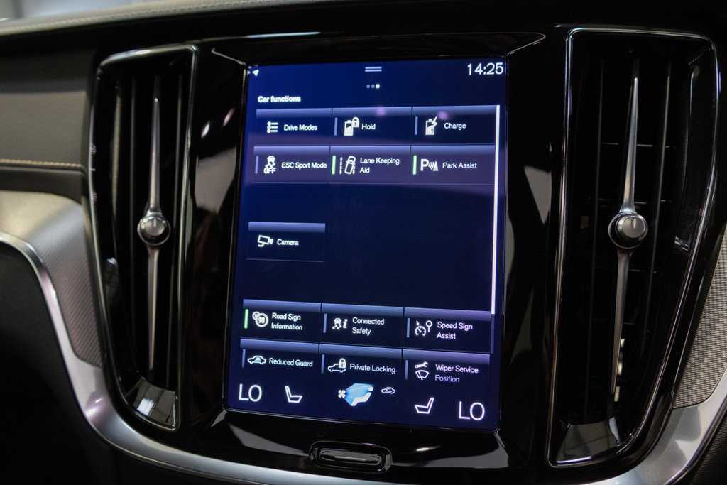 Volvo V60 Recharge R-design, T6 Awd Plug-in Hybrid Red #20