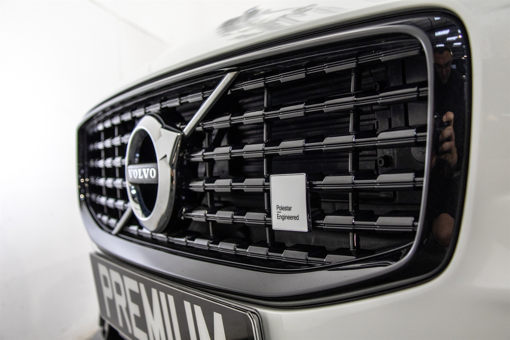 Volvo V60 Recharge R-design, T6 Awd Plug-in Hybrid Red #11