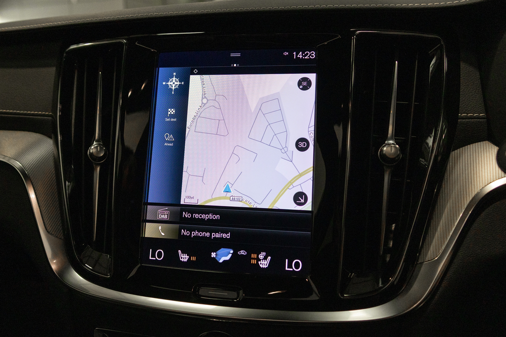 Volvo V60 Recharge R-design, T6 Awd Plug-in Hybrid Red #16