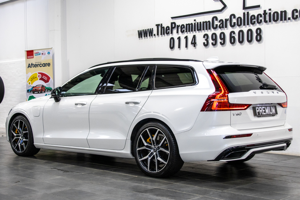 Volvo V60 Recharge T8 Polestar Engineered Awd White #4