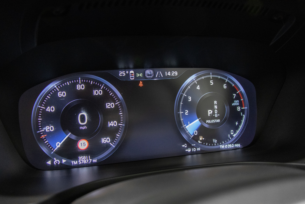 Volvo V60 Recharge R-design, T6 Awd Plug-in Hybrid Red #29