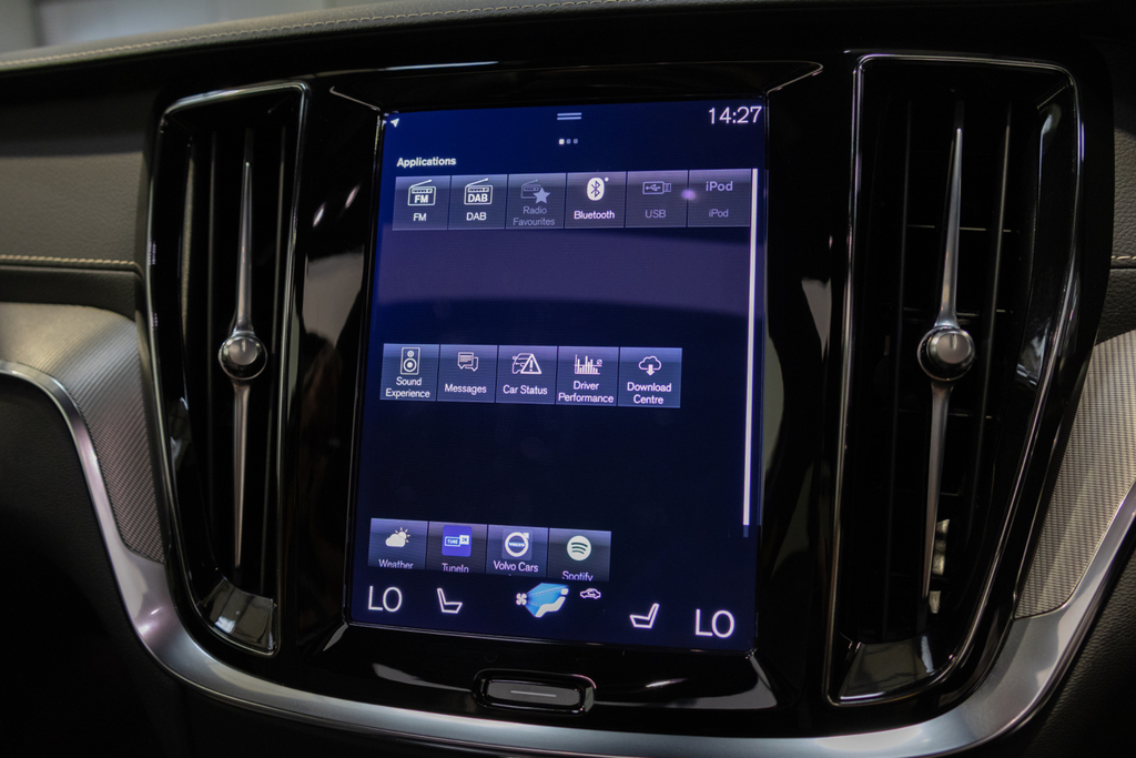 Volvo V60 Recharge R-design, T6 Awd Plug-in Hybrid Red #24