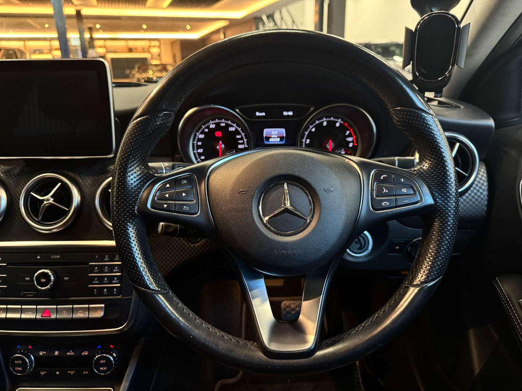 Mercedes-Benz A Class A200 Sport, 2.1 Turbo 5Dr, 136 Bhp. White #54