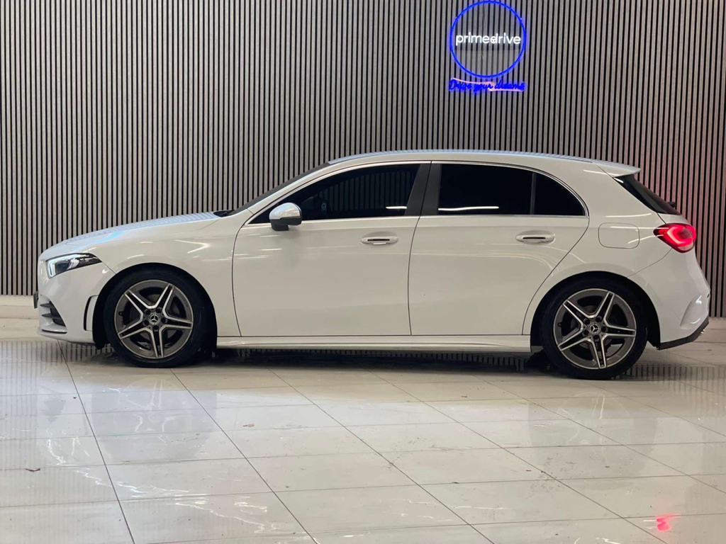 Mercedes-Benz A Class Amg Line YS70ECN White #4