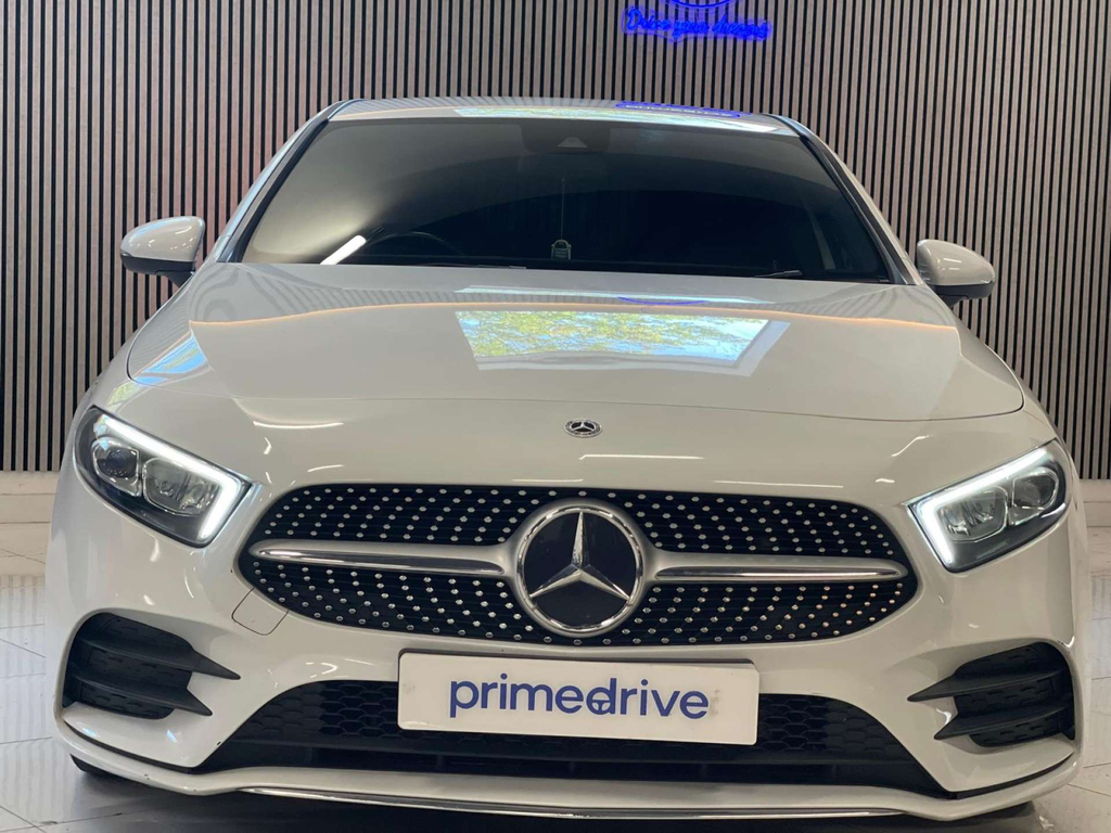 Mercedes-Benz A Class Amg Line YS70ECN White #2