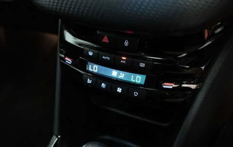 Peugeot 2008 Active Black #28