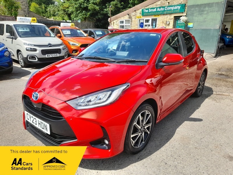 Toyota Yaris 1.5 Hybrid Design Red #3