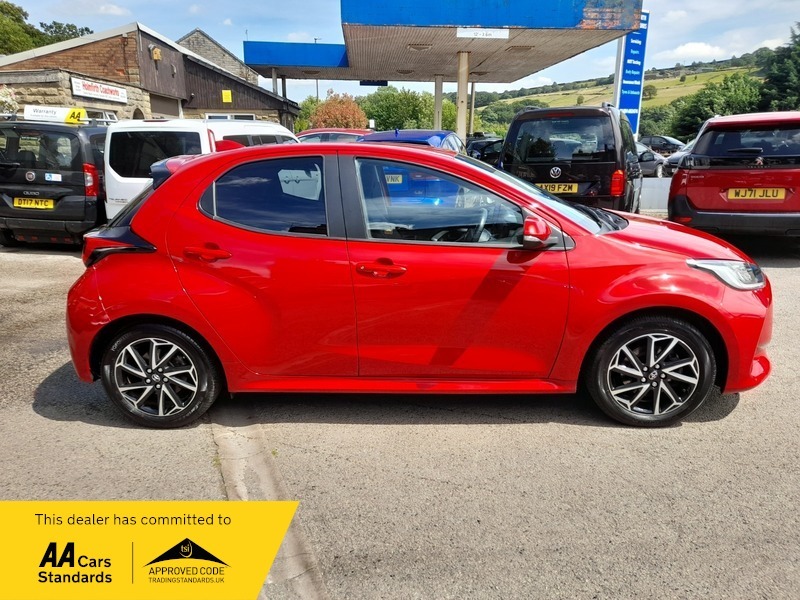 Toyota Yaris 1.5 Hybrid Design Red #4
