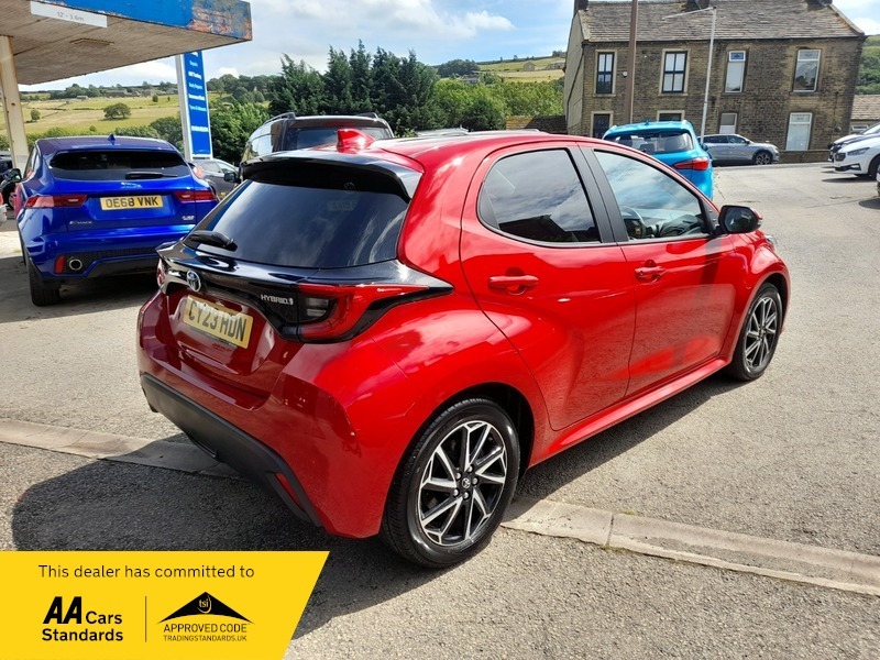 Toyota Yaris 1.5 Hybrid Design Red #5