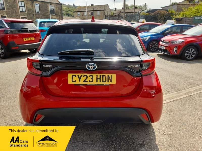 Toyota Yaris 1.5 Hybrid Design Red #6