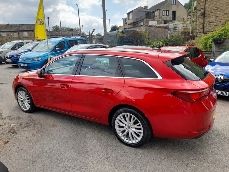 Seat Leon 1.5 Etsi Evo Xcellence Red #4