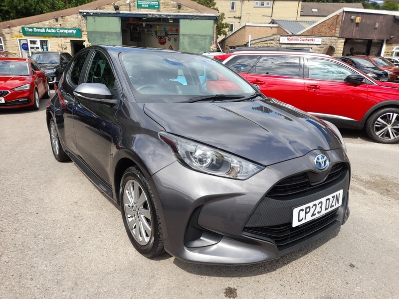 Toyota Yaris 1.5 Hybrid Icon Grey