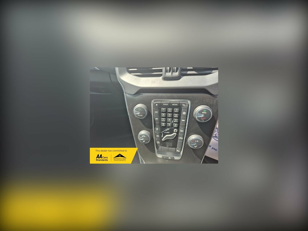 Volvo V40 2.0 T3 R-design Nav Plus Euro 6 Ss HW18JCU White #4