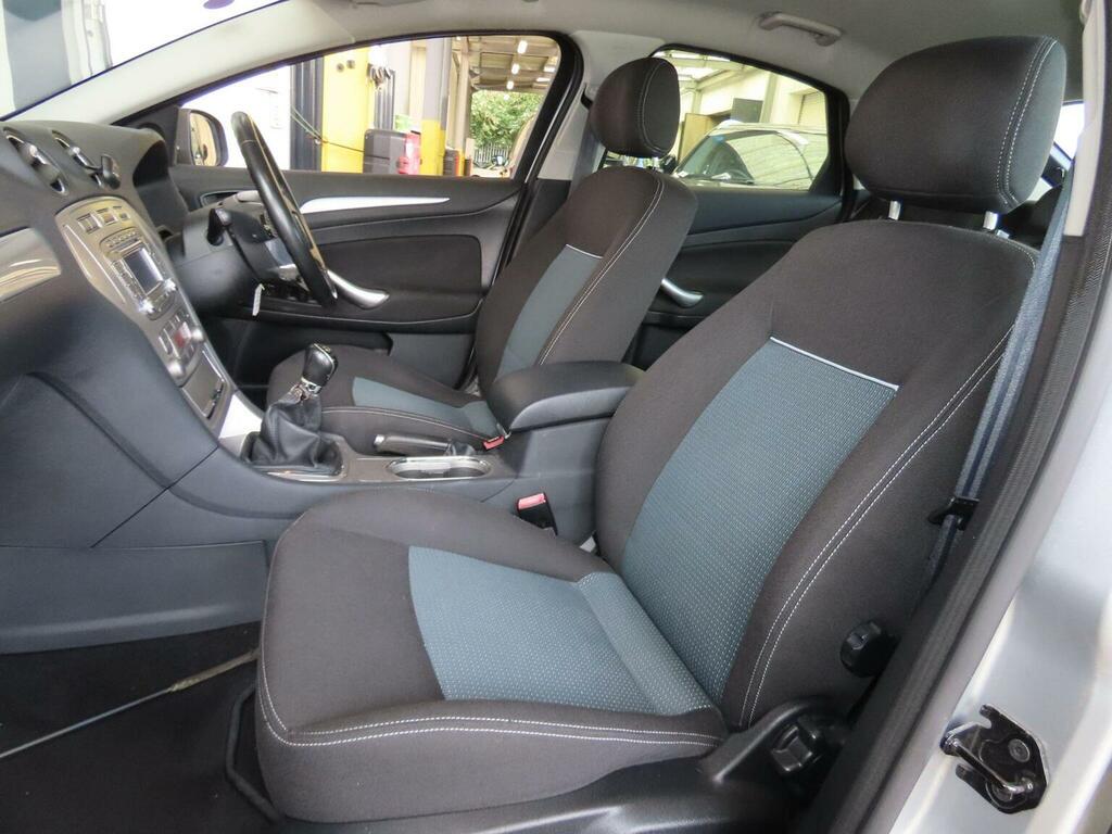 Ford Mondeo Sport Black #8