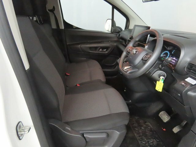 Toyota Proace City Active White #9