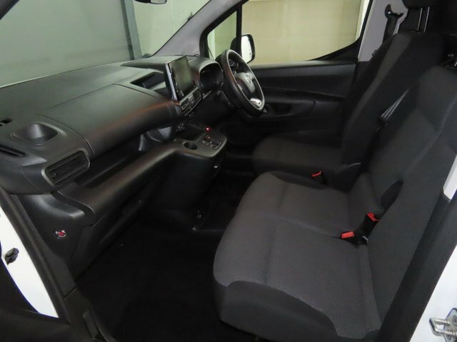 Toyota Proace City Active White #10