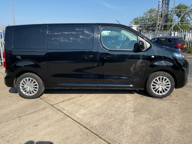 Vauxhall Vivaro 1.5 Turbo D 2700 Pro Panel Van 6Dr L DL72LCP Black #2